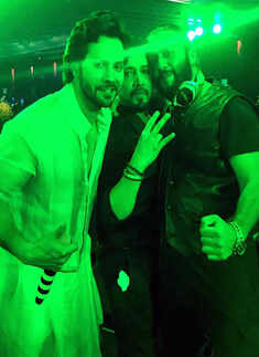 Shah Rukh Khan and Salman Khan dance photos