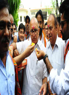 Governor Vajubhai Vala holds key to power in Karnataka