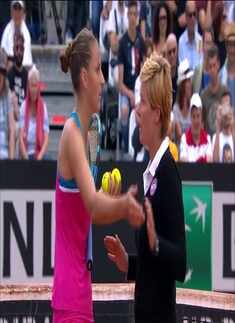 Pliskova smashes umpire's chair after losing Rome match