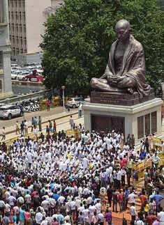 Congress-JD(S) stage protest as Yeddyurappa sworn in as CM