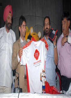 Unveiling of Commonwealth uniforms