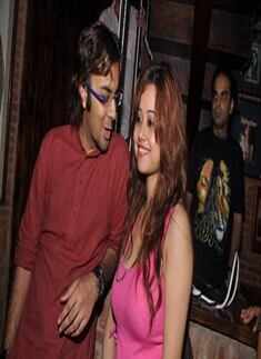 Bandish band performs