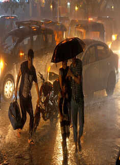 In pictures: Pre-monsoon rain lashes Mumbai