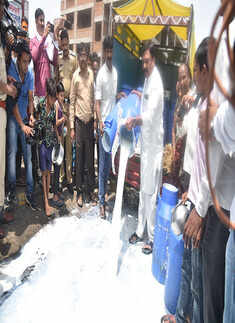 In pictures: Farmers intensify protest across nation