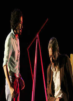 Taraye Taraye: A play