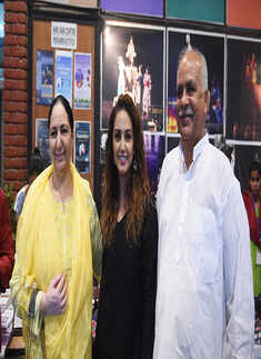 Huma Qureshi at a cultural event