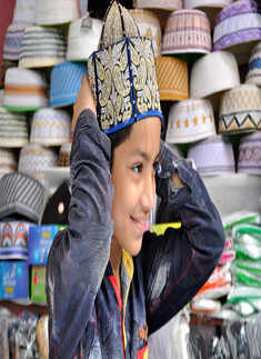 Markets abuzz as Muslims go for shopping before Eid