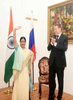Sushma Swaraj attends Russian National Day event