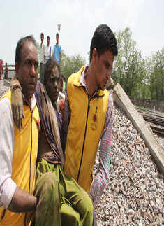 One dead, 10 injured as bus overturns in Kota