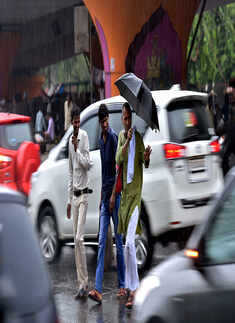 Monsoon rains disrupt normal life in Delhi-NCR, traffic jams due to water-logging