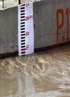 Evacuation on as Yamuna crosses danger mark in Delhi