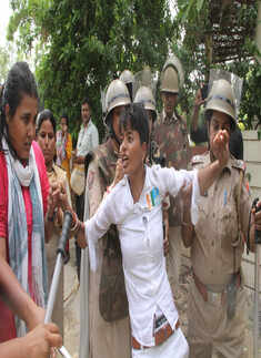 Rajasthan police lathicharge NSUI protesters in Jaipur