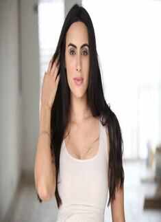 Gorgeous Deana Uppal​ is all set to wear the director's hat...