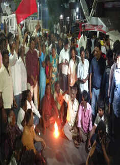 Karunanidhi health: Supporters throng Kauvery Hospital 