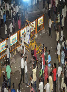 Karunanidhi death: Two killed, 30 injured in stampede 