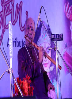 Tolly club attend 'Yaadein' event