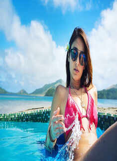 Bikini-clad Ileana D'Cruz beats the heat in style, see pictures