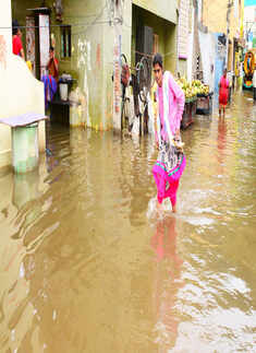 Heavy downpour lashes Vijayawada