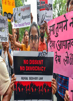 Hundreds turn up at Parliament Street in solidarity with arrested activists
