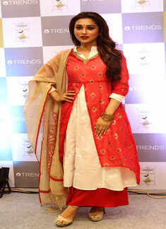 Mimi Chakraborty walks the ramp at Trends Pujo Fashionotsav