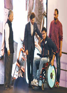 Devendra Jhajharia, Rao Inderjit Singh and Shah Rukh Khan 