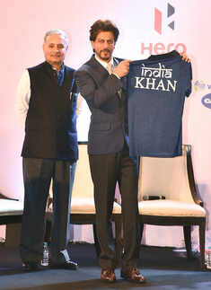 Shah Rukh Khan sends-off Indian Paralympic Contingent for 2018 Asian Para Games