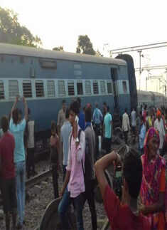 7 dead as New Farakka Express derails in Raebareli