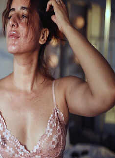 Saloni Chopra&rsquo;s pictures