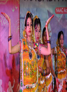 Garba & dandiya raas add Gujarati flavour to Navratri celebrations