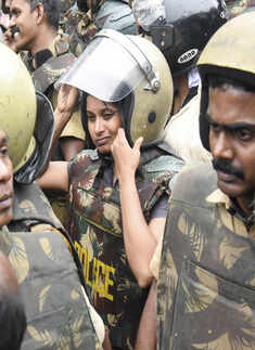 Kavitha Jakkala, Rehna Fathima return without entering the Sabarimala shrine
