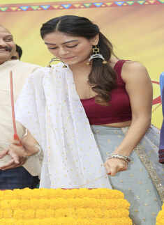 Team 'Byomkesh Gowtro' attends Dhak Utsav