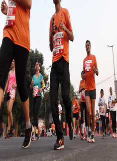 Interesting pictures from Delhi Half Marathon 2018