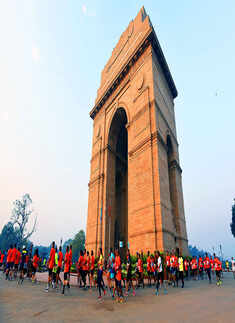 Interesting pictures from Delhi Half Marathon 2018