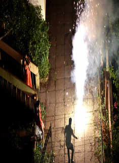 Diwali firecrackers turn Delhi's air 'hazardous' 
