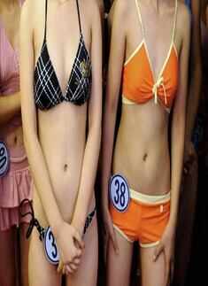 Chinese models learn to catwalk