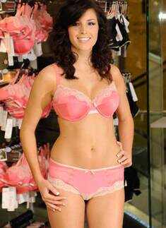 Laura Zielinski: Face of M&S DD+ lingerie