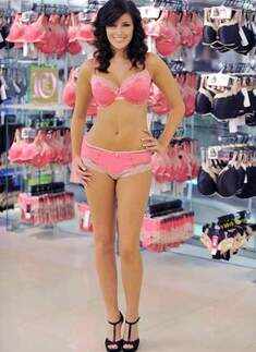 Laura Zielinski: Face of M&S DD+ lingerie