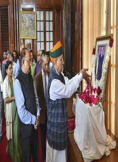 PM Modi pays last homage to Ananth Kumar