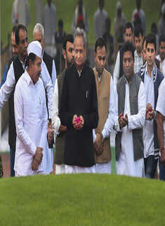 Political leaders pay tribute to Jawaharlal Nehru