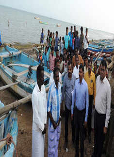 Cyclone Gaja kills at least 10 in Tamil Nadu