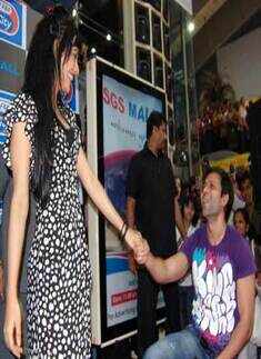 Emraan promotes 'Crook'