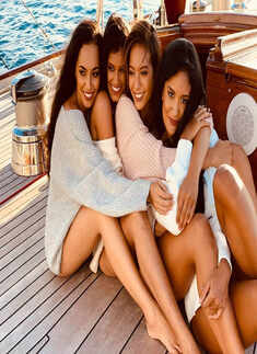 Vaimalama Chaves's pictures