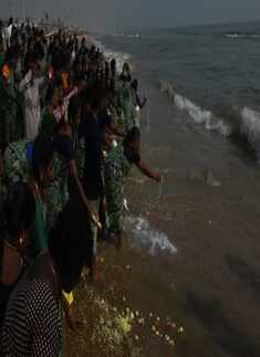 Hundreds of people pay homage to 2004's Tsunami victims in Chennai