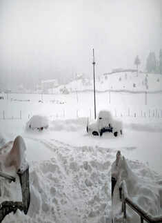 Tourists enjoy fresh snowfall in Kashmir