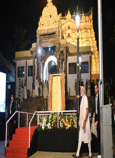 PM Modi offers prayers at Sree Padmanabhaswamy temple