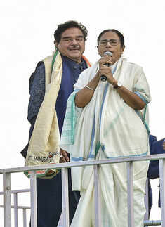 Mamata Banerjee holds 'United Opposition Rally' in Kolkata