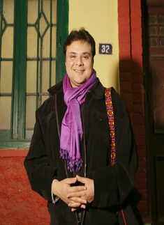 32, Aswini Dutta Road: A play