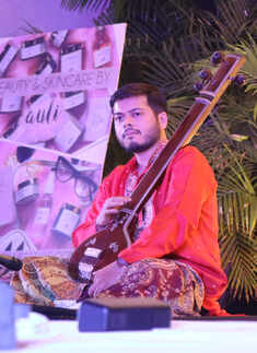 Calcuttans enjoy at the show 'Ragascape'