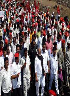 Photos of thousands of farmers begin Kisan Long March 2.0 from Nashik to Mumbai...