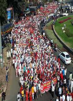 Photos of thousands of farmers begin Kisan Long March 2.0 from Nashik to Mumbai...